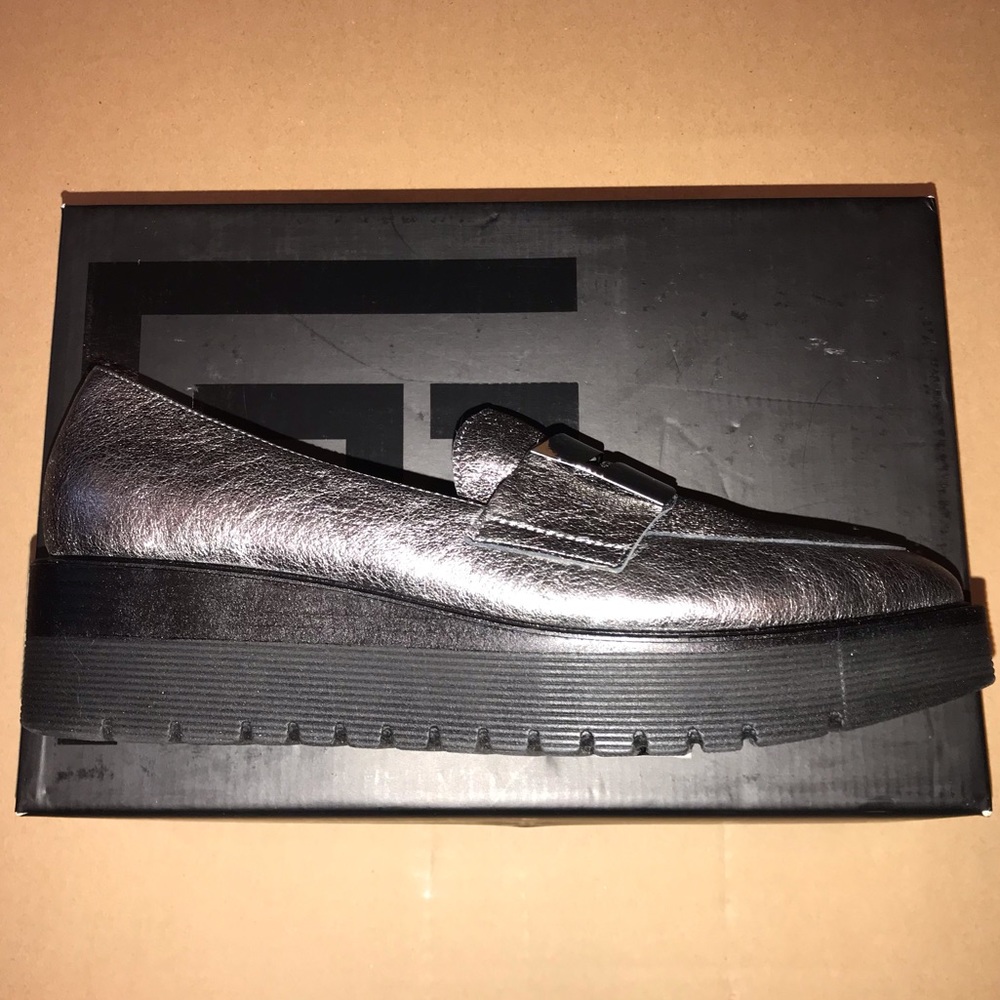 BNWT Pewter Loafers sz 10
